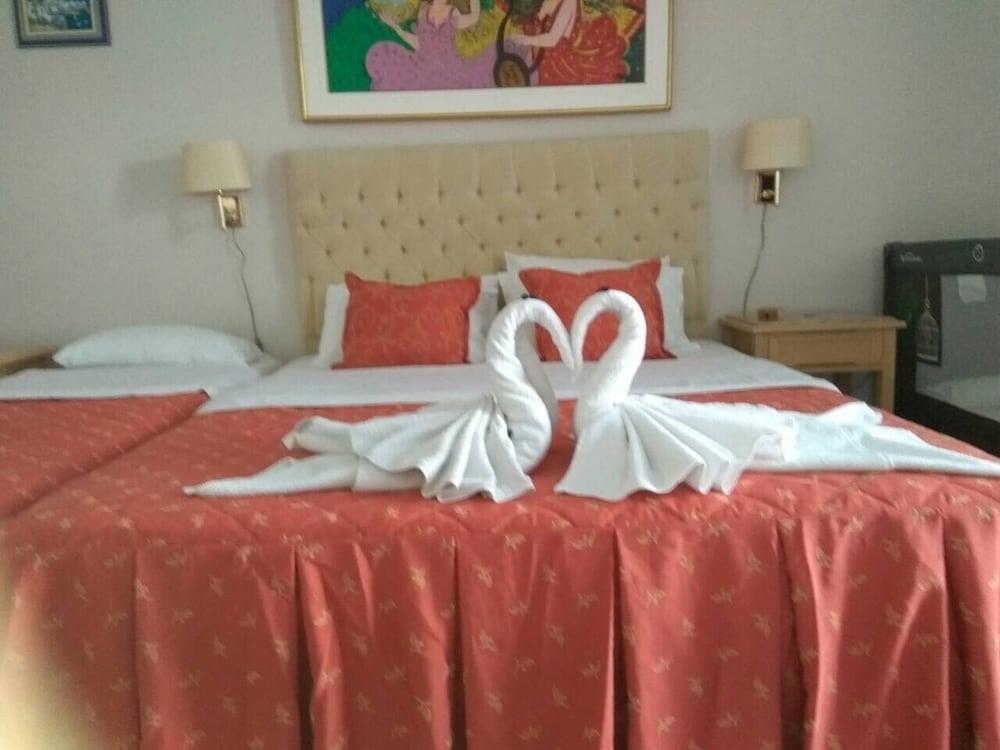 Отель Costa Blu Бенитсес Экстерьер фото
